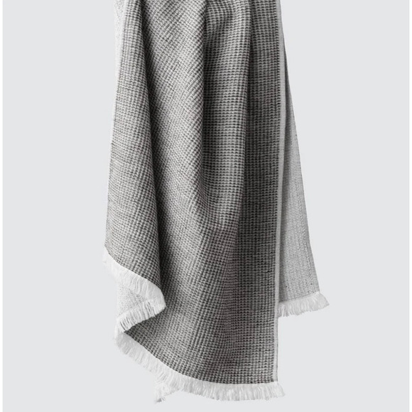 The Citizenry Aegean Textured Bath Towel Black – New - Picture 1 of 2